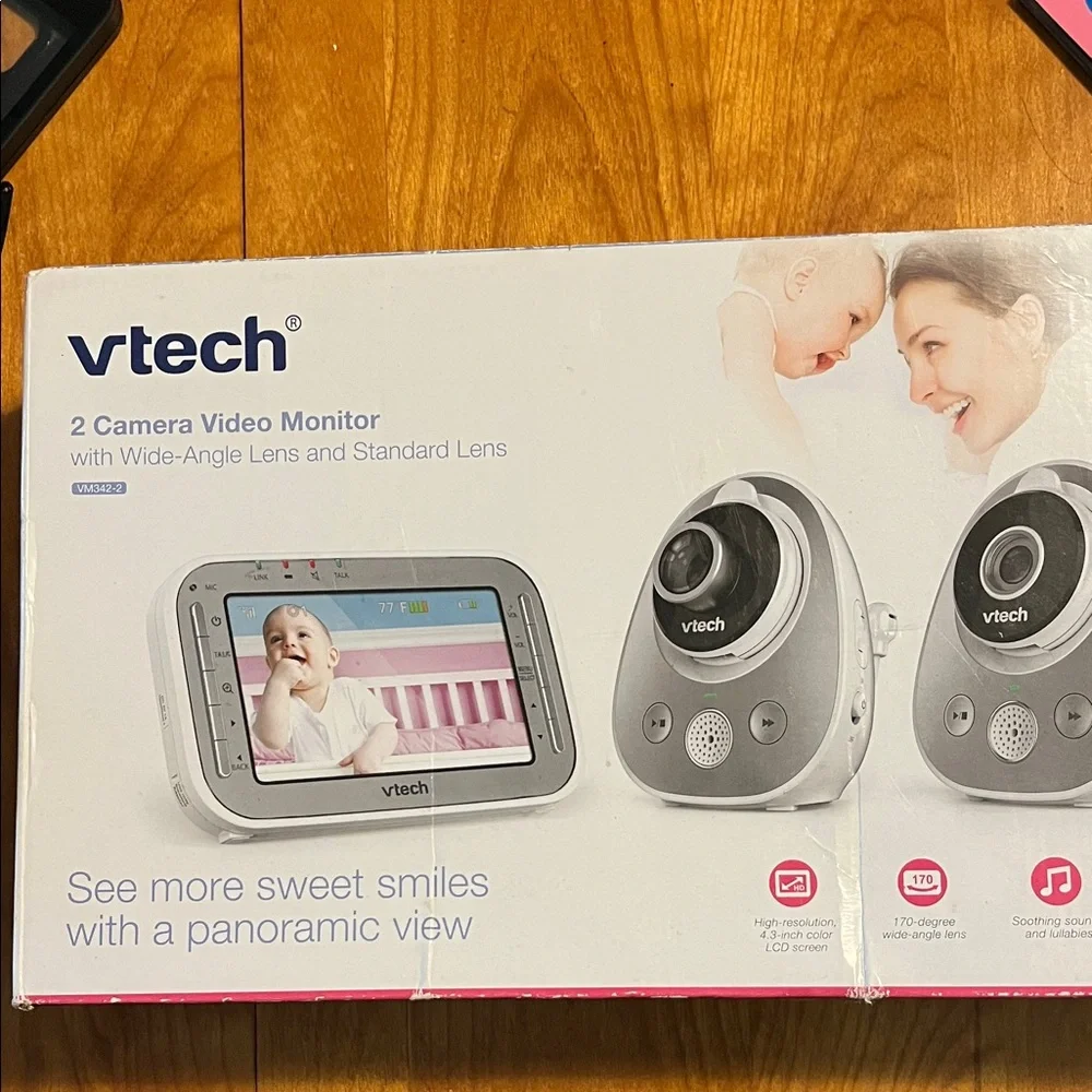 2-Camera Video Monitor in White and Gray - Panoramic View